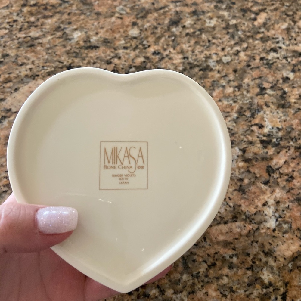Mikasa Tender Violets Bone China Trinket Box EUC - Picture 3 of 3